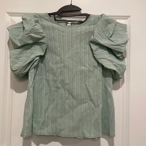 NWOT THML puff sleeve top